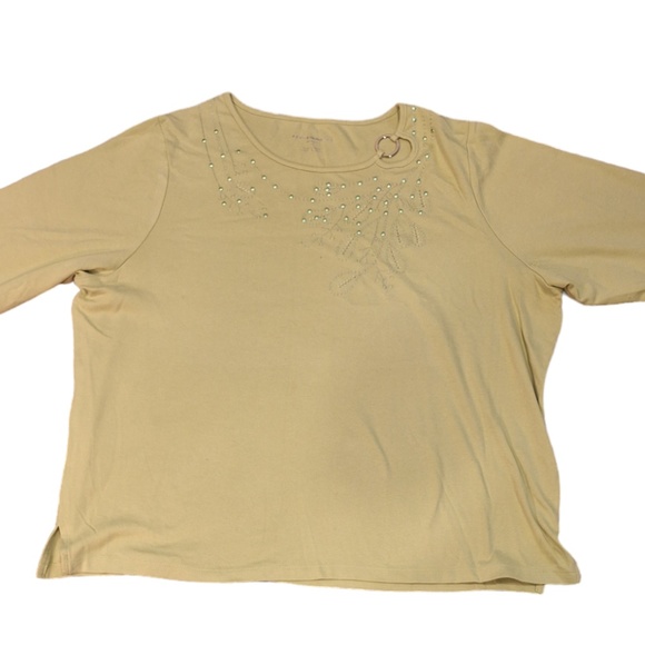 Green 3/4 Length Shirt with Loop Detail - Picture 3 of 4